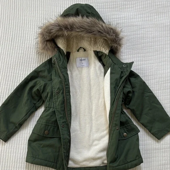 Old Navy Girls Utility Jacket in Olive. Hooded with Faux Fur Trim. Size 5T - Picture 2 of 8